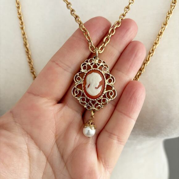 Vintage Sarah Coventry Cameo Pendant on Double Strand Chain 15" - Picture 5 of 11